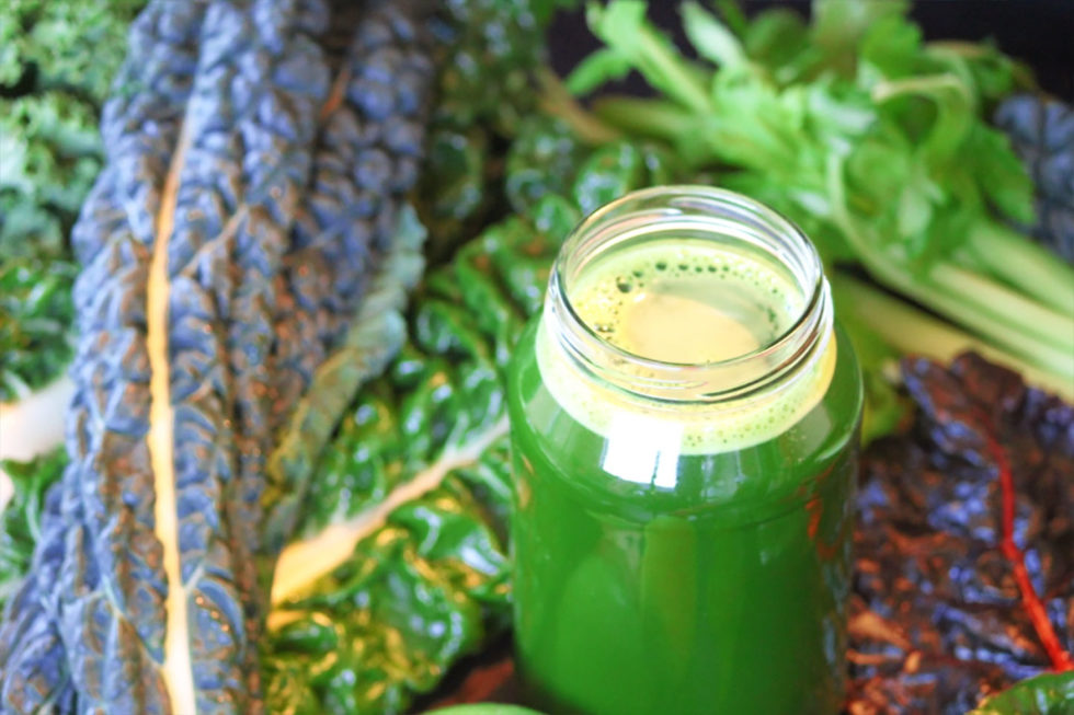 How To Make The PERFECT Green Juice For Your Health + Our Daily Greens Recipe! The Healthy Patch