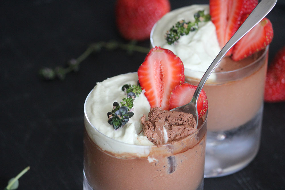 paleo-chocolate-mousse-with-lemon-thyme-cream-10